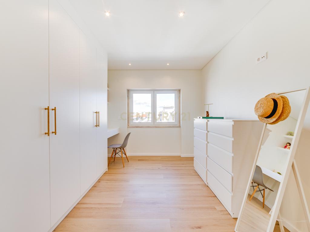 Luxuoso apartamento T4 em Lisboa com Vista e Acabamentos de Alta Qualidade - Image 26